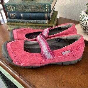 Keen Mary Jane style flats girls’ youth size 4